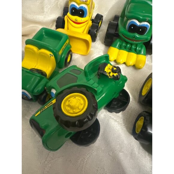 John Deere Kids Toy Tractor Set Of 6 With Eyes Ertl diecast - Picture 6 of 7